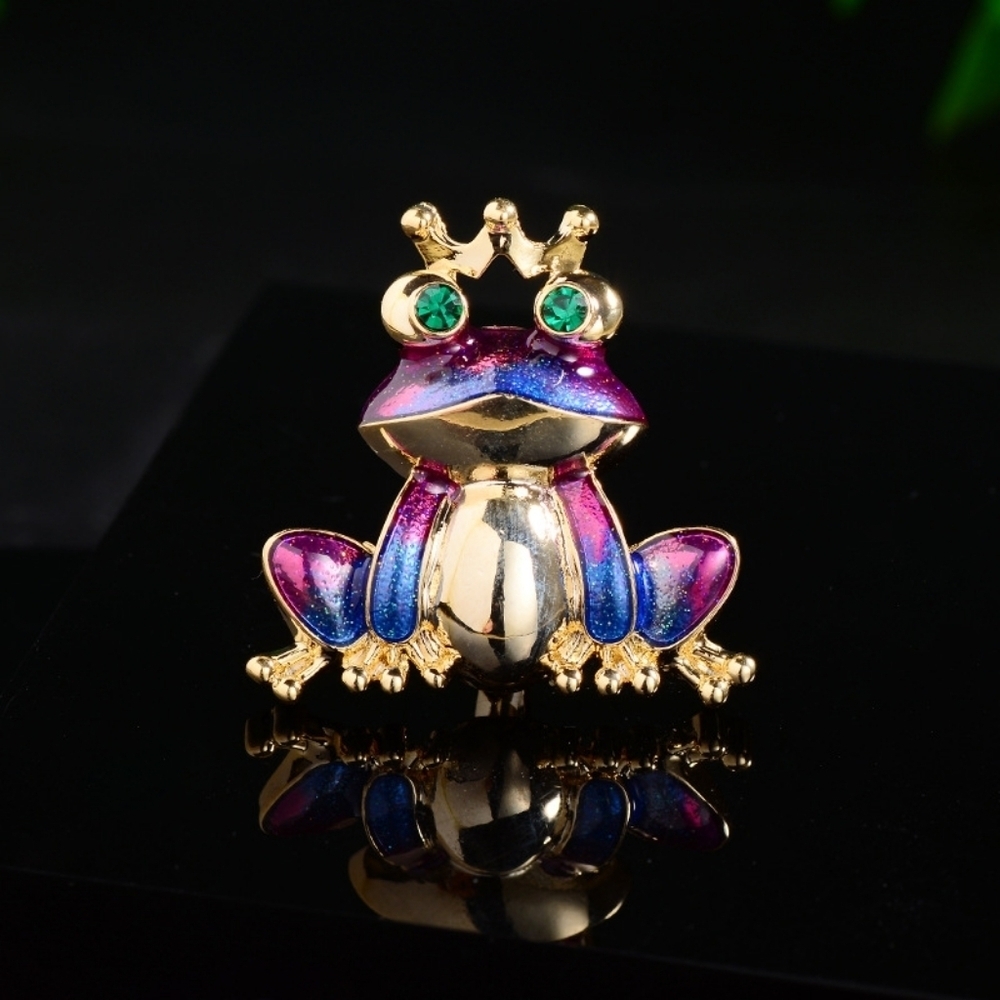 VQ Frog Brooch - Picture 4 of 6